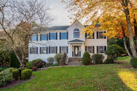 61 Kimberly Ln, Watertown, CT 06795