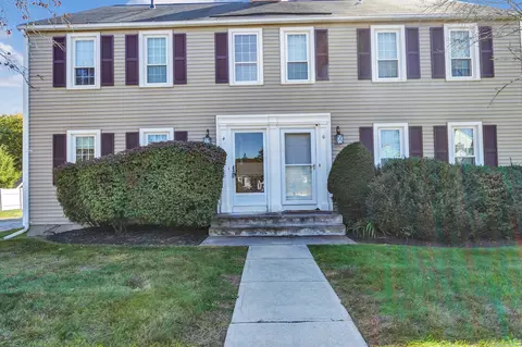 4 Patriots Sq #4, Mansfield, CT 06250