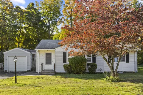 15 Pinewood Rd, Hamden, CT 06518
