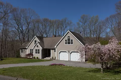 32 Ebony Ln, Ivoryton, CT 06442