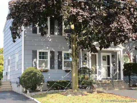 82 Greenfield St #82, Fairfield, CT 06825