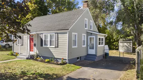 18 Lenox St, Manchester, CT 06040