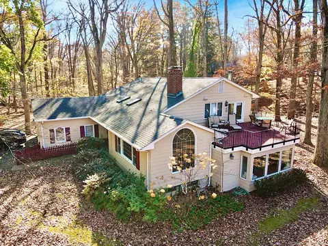 1 Meeting Grove Ln, Norwalk, CT 06850