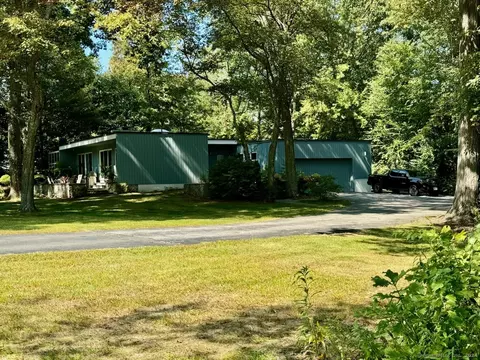 306 Forest Ridge Rd, Waterbury, CT 06708
