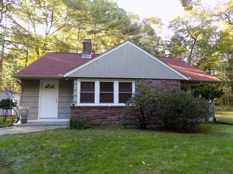 6 Wellington Hgts Rd, Avon, CT 06001