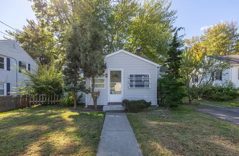 109 Mayflower St, West Hartford, CT 06110