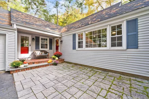 484 Bushy Hill Rd, Simsbury, CT 06070