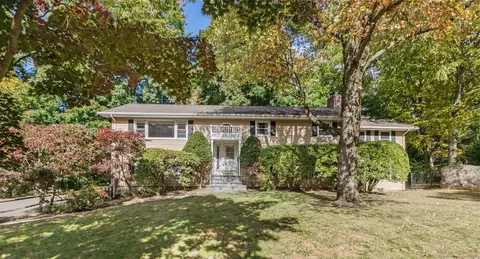 76 Hemlock Dr, Stamford, CT 06902