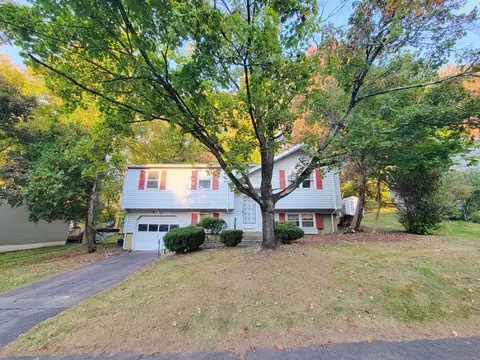 66 Schooner Ln, Meriden, CT 06451