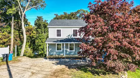 2 Bluff Rd W, Gales Ferry, CT 06335