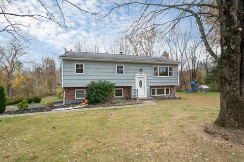 2 Donna Dr, New Fairfield, CT 06812