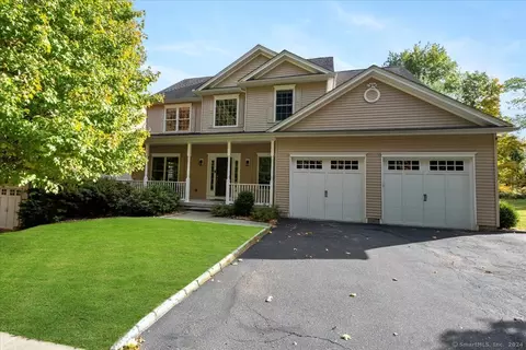 1 Blackstone Ct #1, Danbury, CT 06811