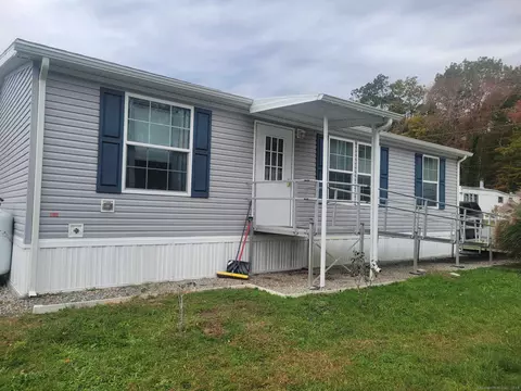 131 Stephen Dr, Stonington, CT 06378