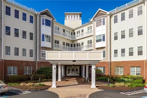 1 King Philip Dr #304, West Hartford, CT 06117