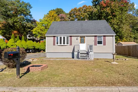 114 Sunshine Cir, Bridgeport, CT 06606