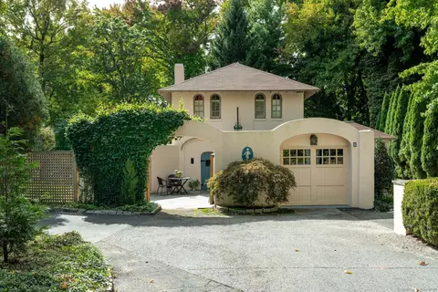 8 Runkenhage Rd, Darien, CT 06820