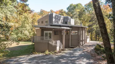 9 Tanglewood Ln, Newtown, CT 06482