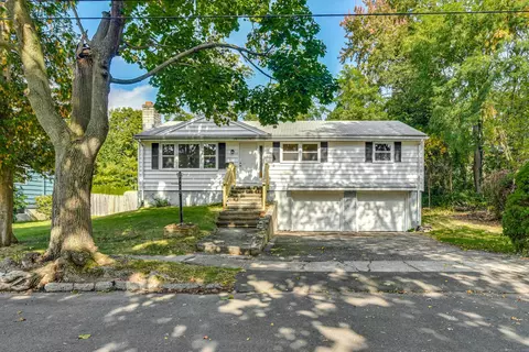 120 Sulik Ter, Stratford, CT 06614