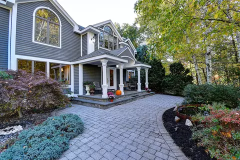 306 N Star Dr, Southington, CT 06489