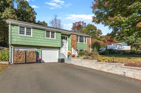 9 Geraldine Dr S, Ellington, CT 06029