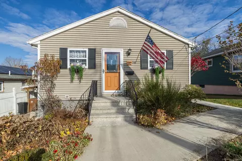 33 Fairfield Ave, Shelton, CT 06484