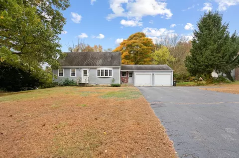 14 Aspen Ct, Norwich, CT 06360