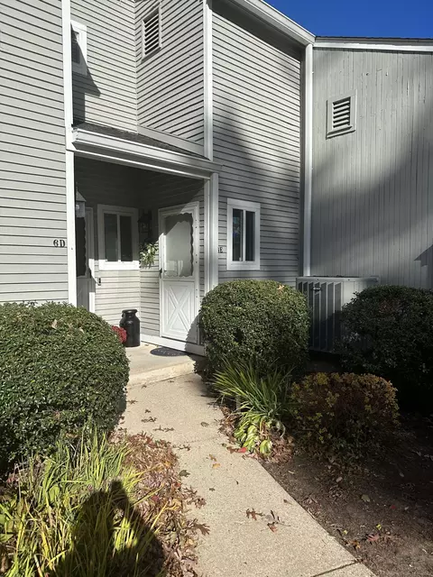 6 Gillette Ct #E, Simsbury, CT 06070