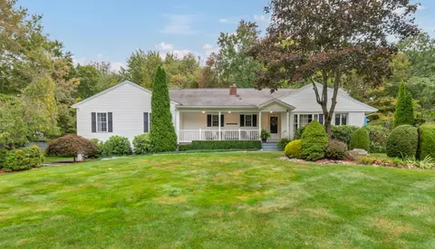 706 Charcoal Ave, Middlebury, CT 06762