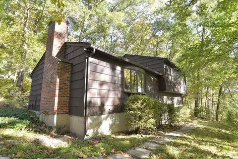 12 Reality Rd, Oxford, CT 06478