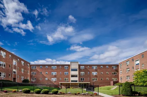 70 Grove Hill St #2B, New Britain, CT 06052