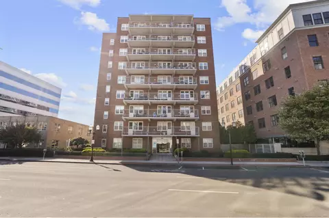 700 Summer St #8L, Stamford, CT 06901