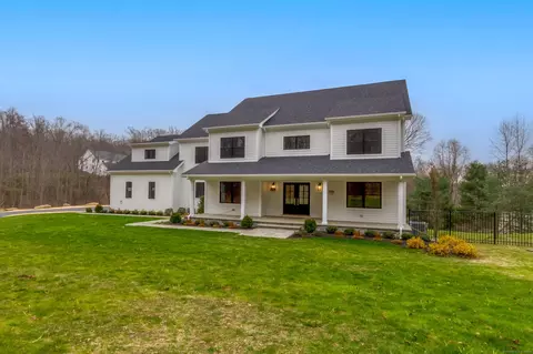 32 Adirondack Trl, Easton, CT 06612