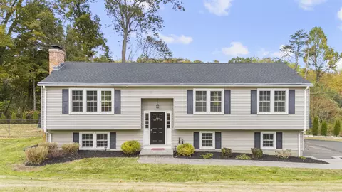 8 Honeycomb Ln, North Haven, CT 06473