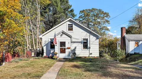 9 Overlook Ave, Bristol, CT 06010