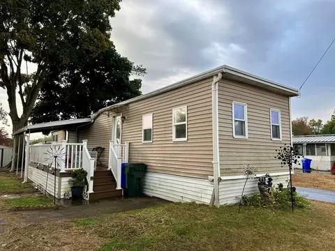 17 Shawnee Rd, East Hartford, CT 06118