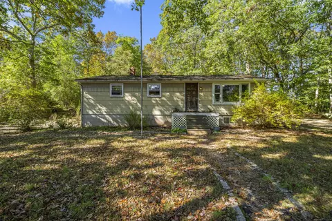 6 Woodland Rd, East Lyme, CT 06357
