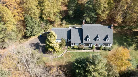 40 Hidden Brook Dr, Brookfield, CT 06804