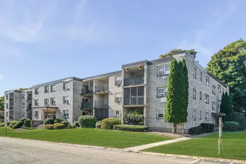 308 Meadowside Rd #204, Milford, CT 06460