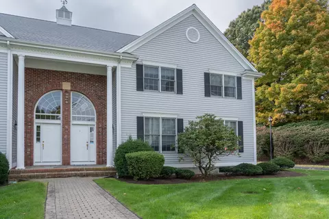 8 Village Dr #8, Trumbull, CT 06611