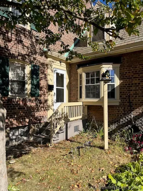 98 Sims St, Bridgeport, CT 06604