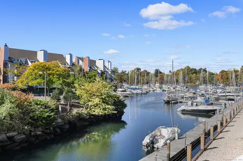 105 Harbor Dr #108, Stamford, CT 06902