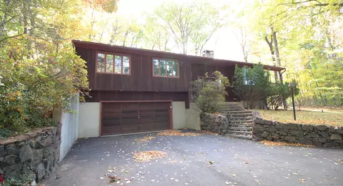 421 Brownstone Rdg, Meriden, CT 06451