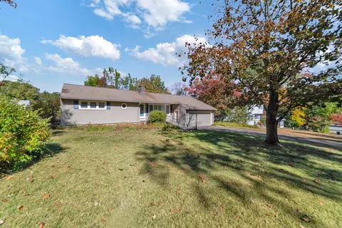 74 E Ridge Dr, Middlebury, CT 06762