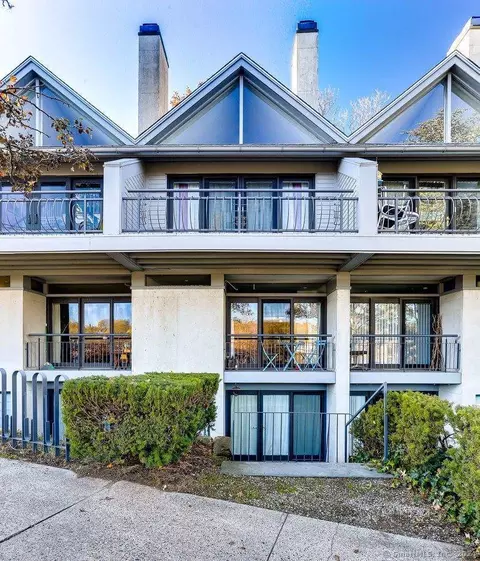 10 Front St #10, New Haven, CT 06513