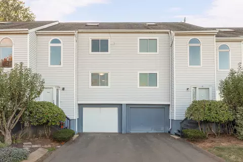 35 Midway Dr #35, Cromwell, CT 06416