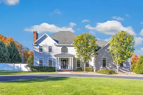 7 Trailside Dr, Monroe, CT 06468