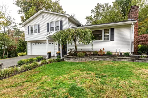 52 Brook Ln, North Branford, CT 06471
