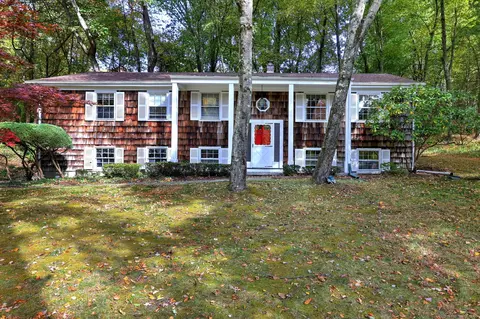 15 Mount Pleasant Dr, Trumbull, CT 06611