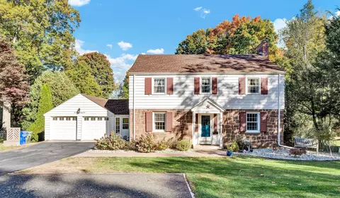 282 Ridgewood Rd, West Hartford, CT 06107