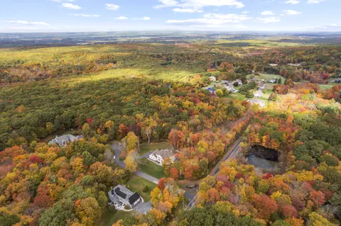17 Villa Louisa Rd, Glastonbury, CT 06033